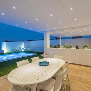 Villa Koreble In Disco