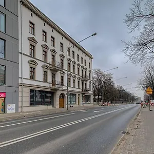 sunset-studio-free-parking-fast-internet-close-to-everything.poznan-hotels.com/