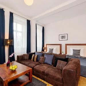 Old Town Square Premium Lejlighedshotel